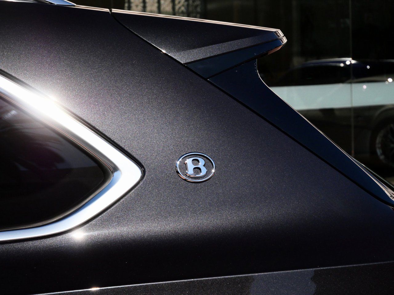 2025 Bentley Bentayga EWB Mulliner photo 3