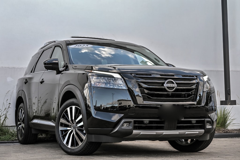 Used 2025 Nissan Pathfinder Platinum w/3rd Row Platinum 4WD