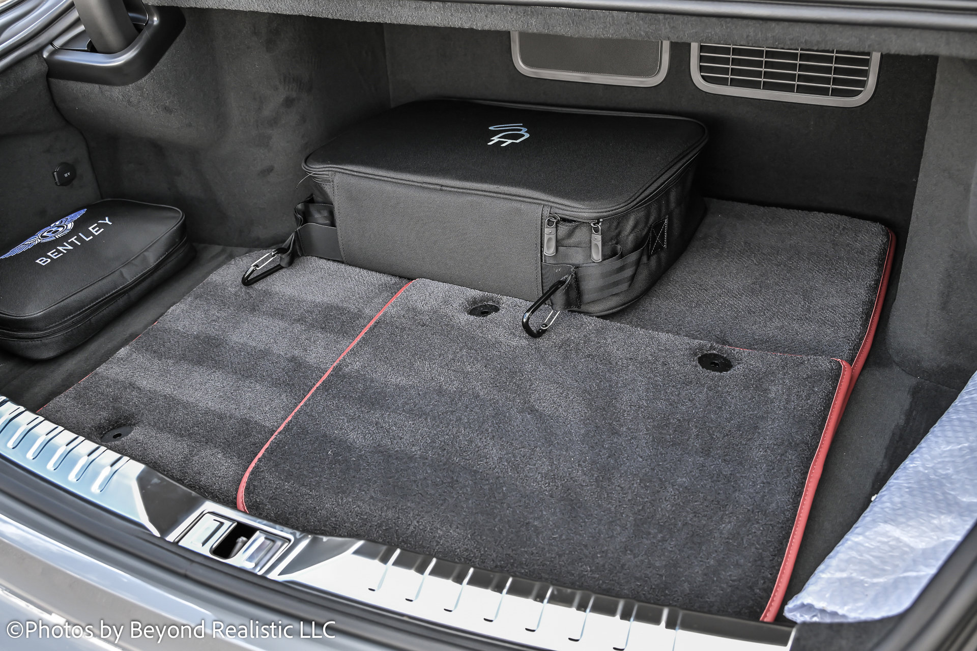 2025 Bentley Flying Spur - Photo 16