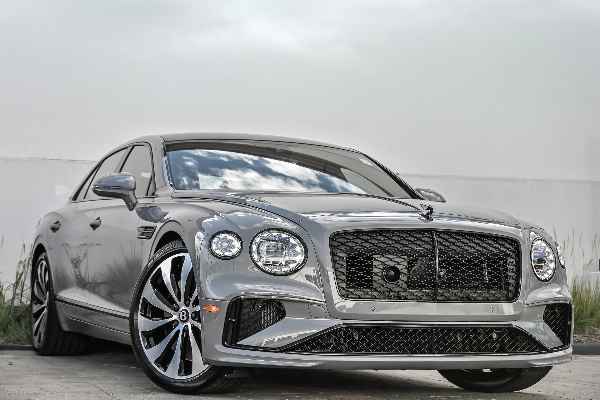 2025 Bentley Flying Spur's photo