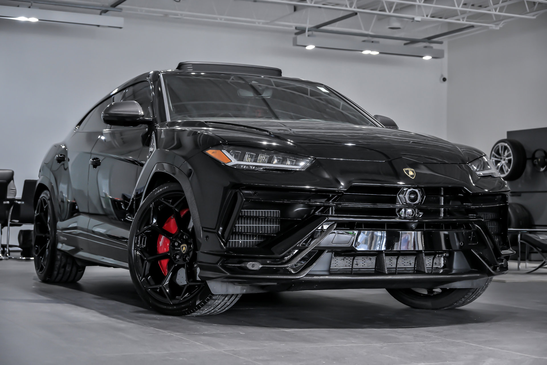 2023 Lamborghini Urus Performante's photo