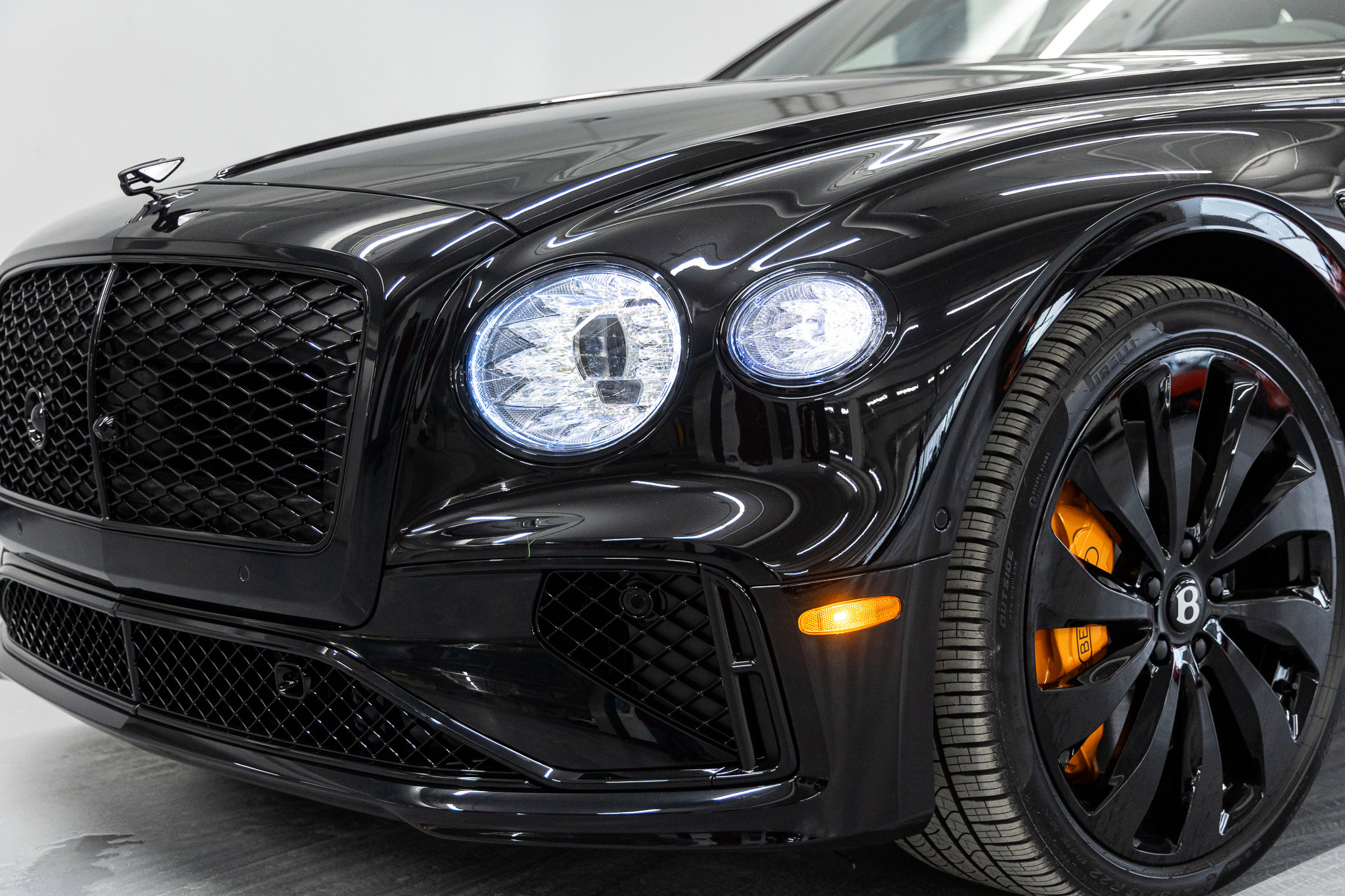 2025 Bentley Flying Spur - Photo 12