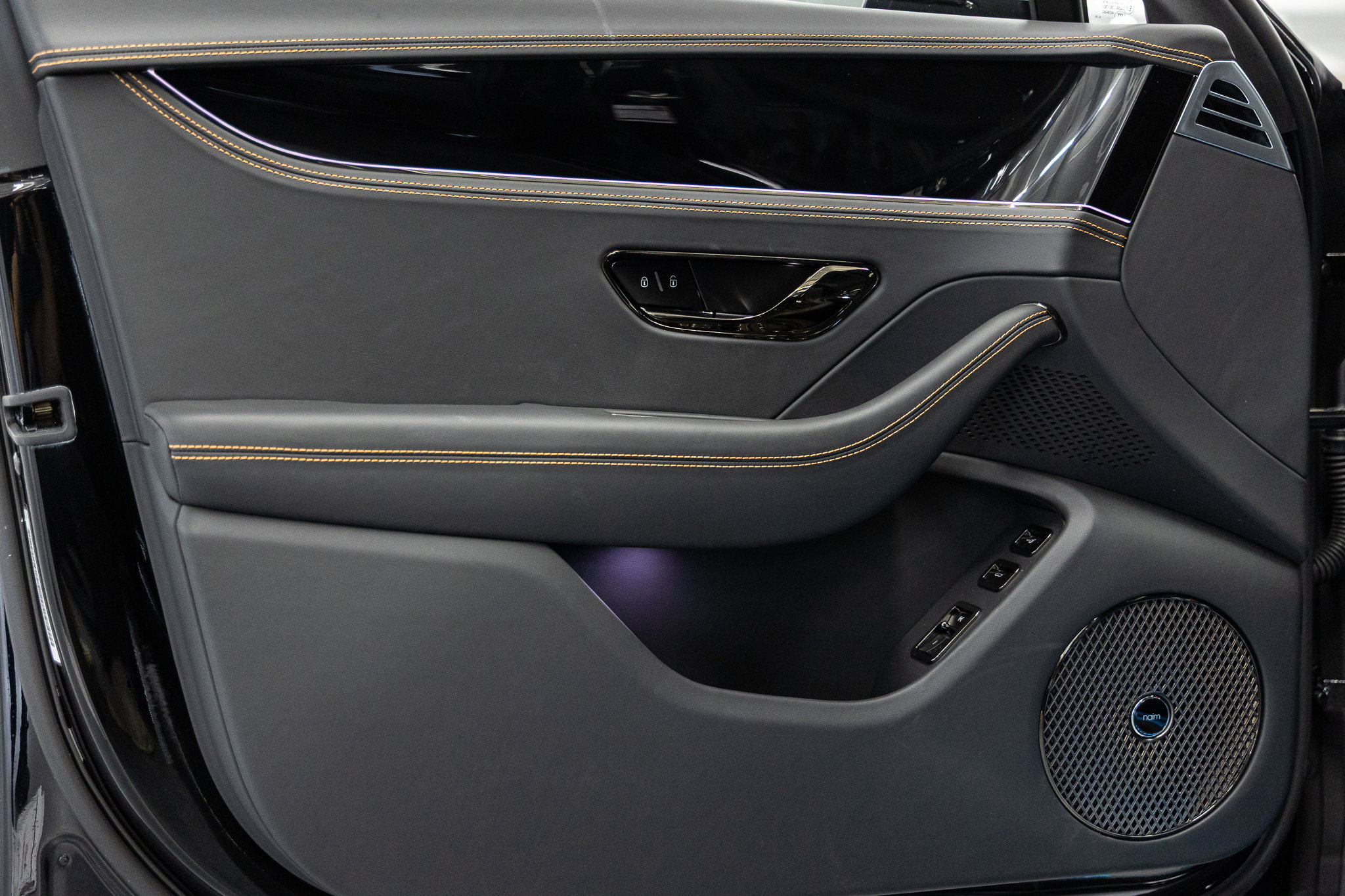 2025 Bentley Flying Spur - Photo 21