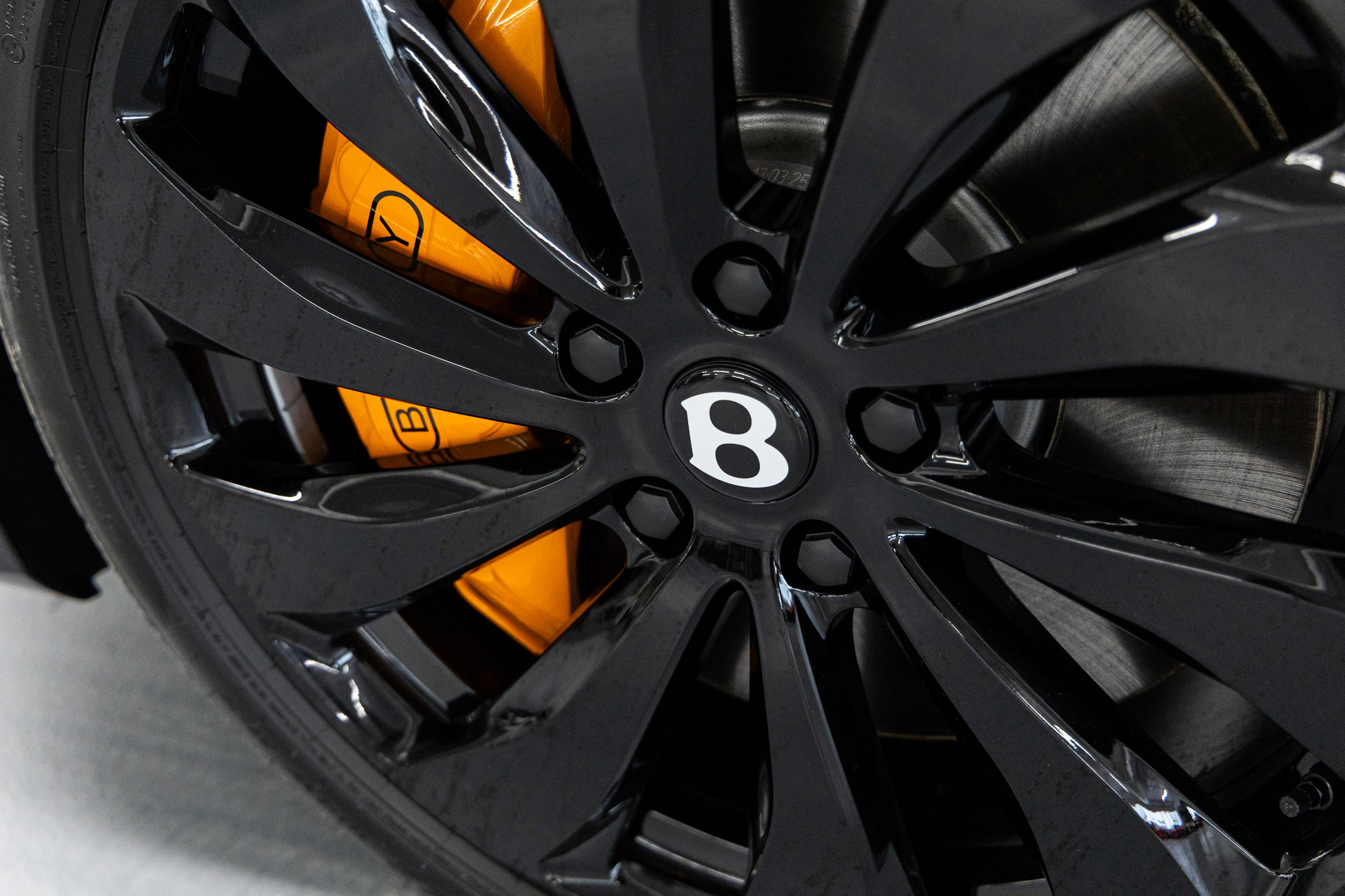 2025 Bentley Flying Spur - Photo 16