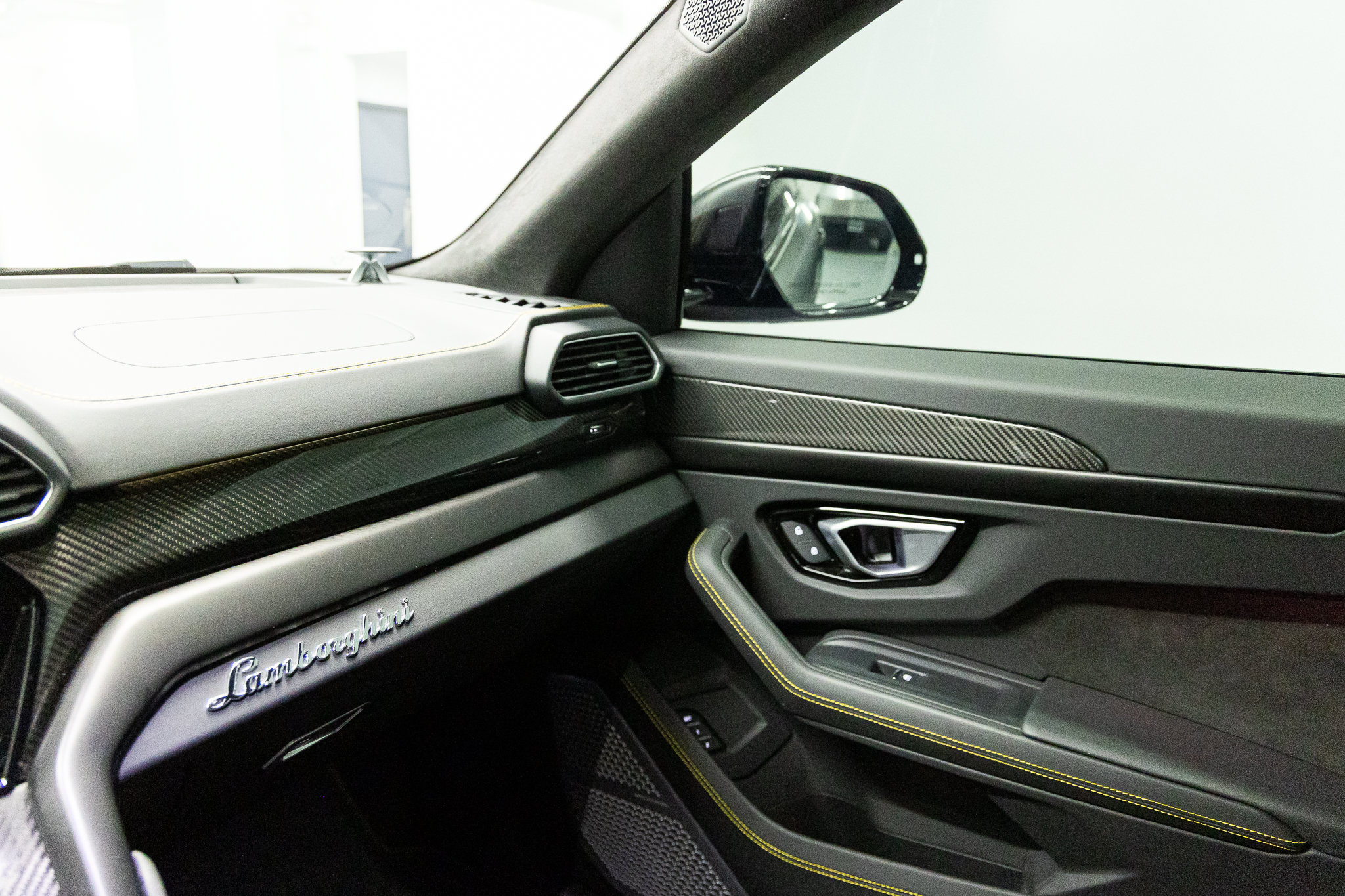2024 Lamborghini Urus S - Photo 39