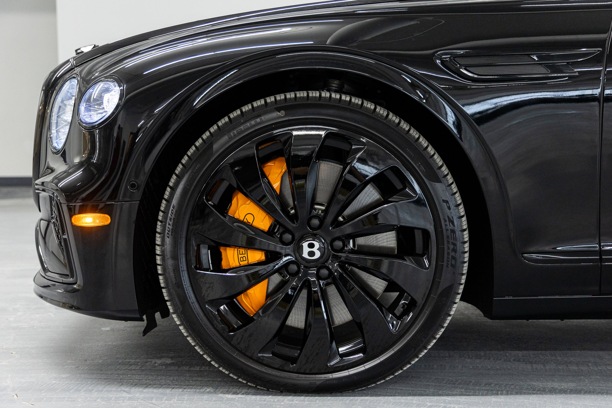 2025 Bentley Flying Spur - Photo 15