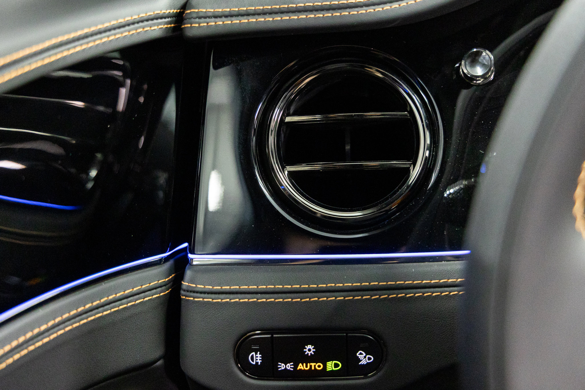 2025 Bentley Flying Spur - Photo 28