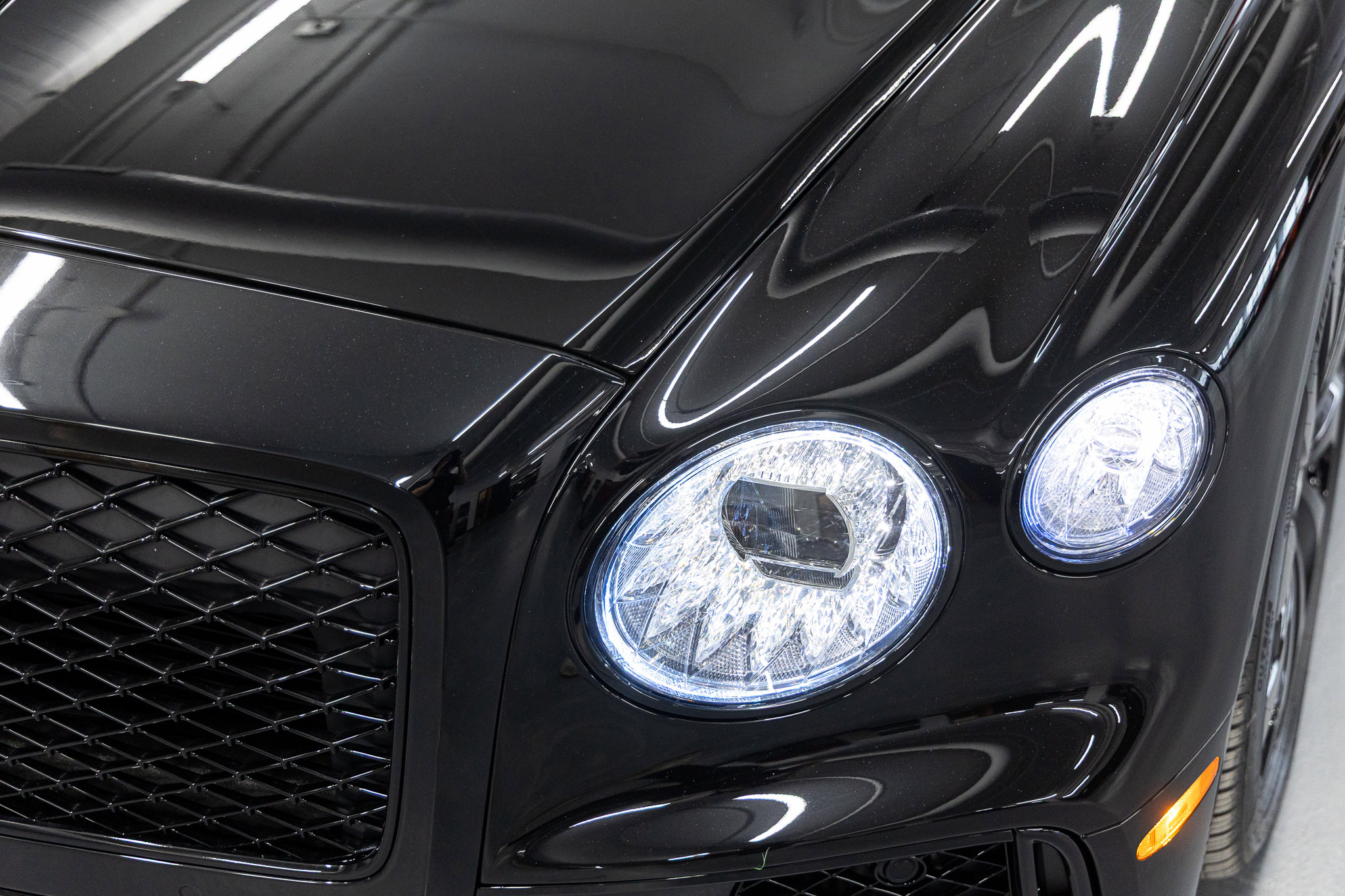 2025 Bentley Flying Spur - Photo 13