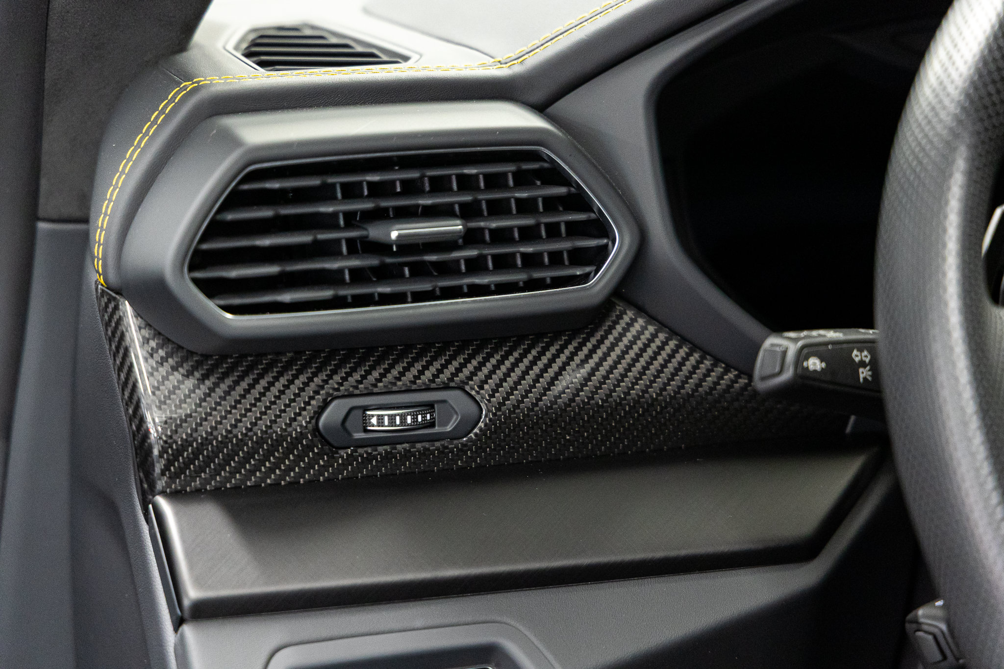 2024 Lamborghini Urus S - Photo 36