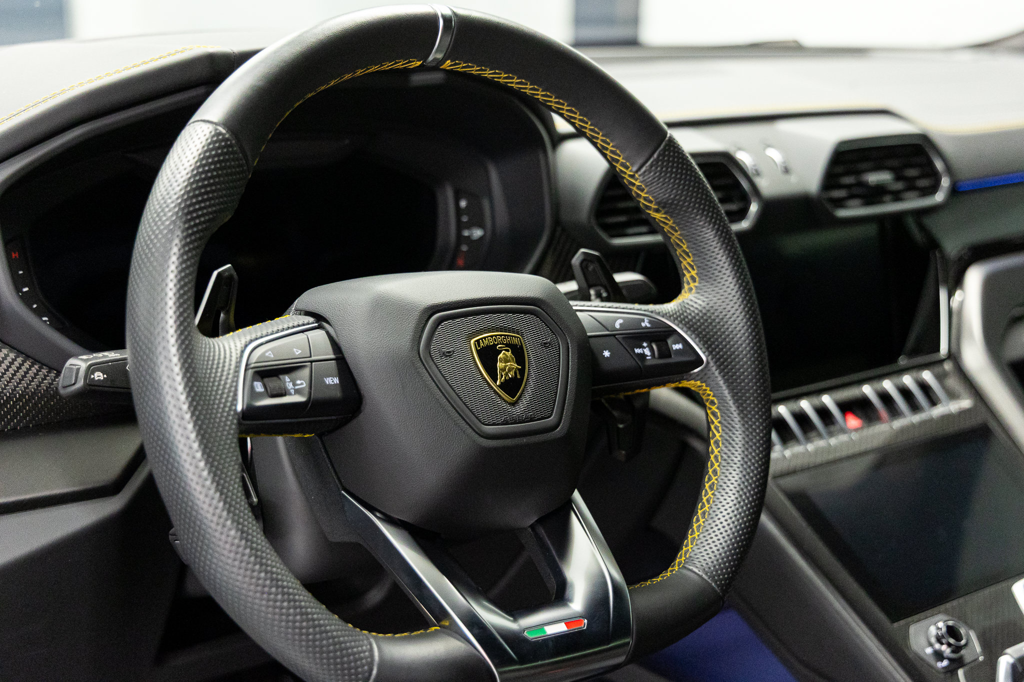 2024 Lamborghini Urus S - Photo 35