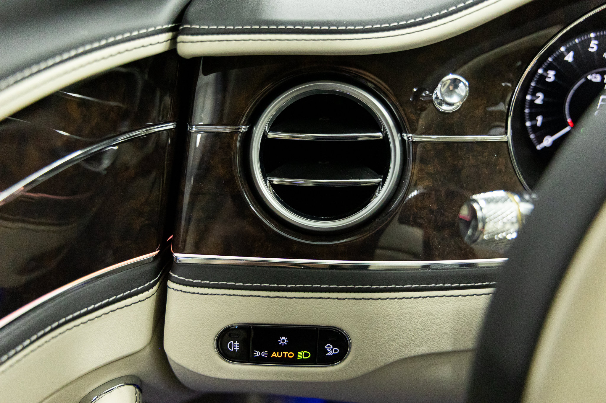 2026 Bentley Flying Spur Azure - Photo 33