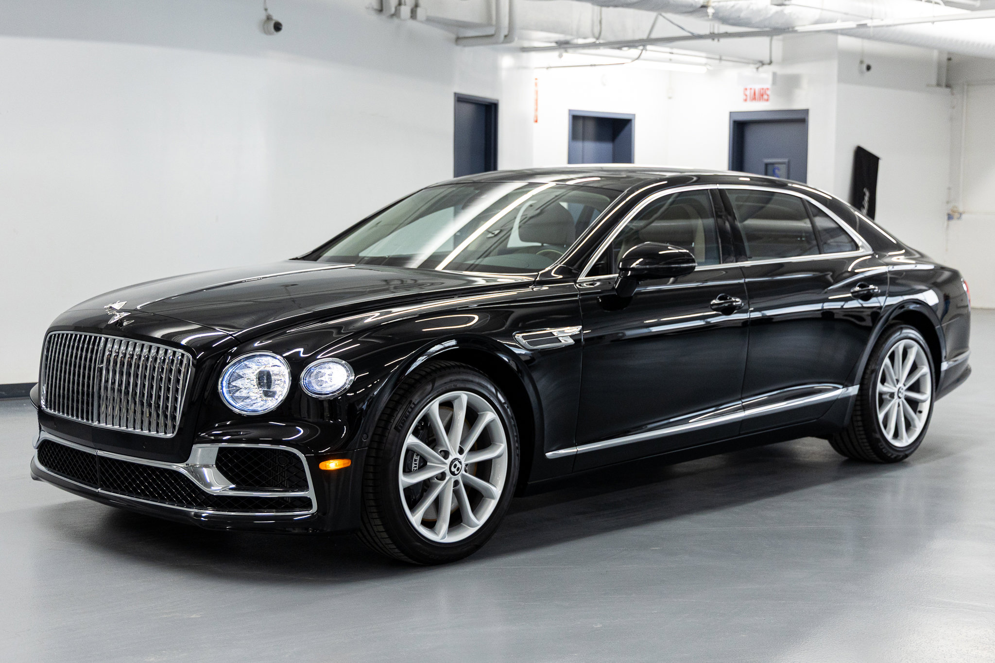 2023 Bentley Flying Spur's photo