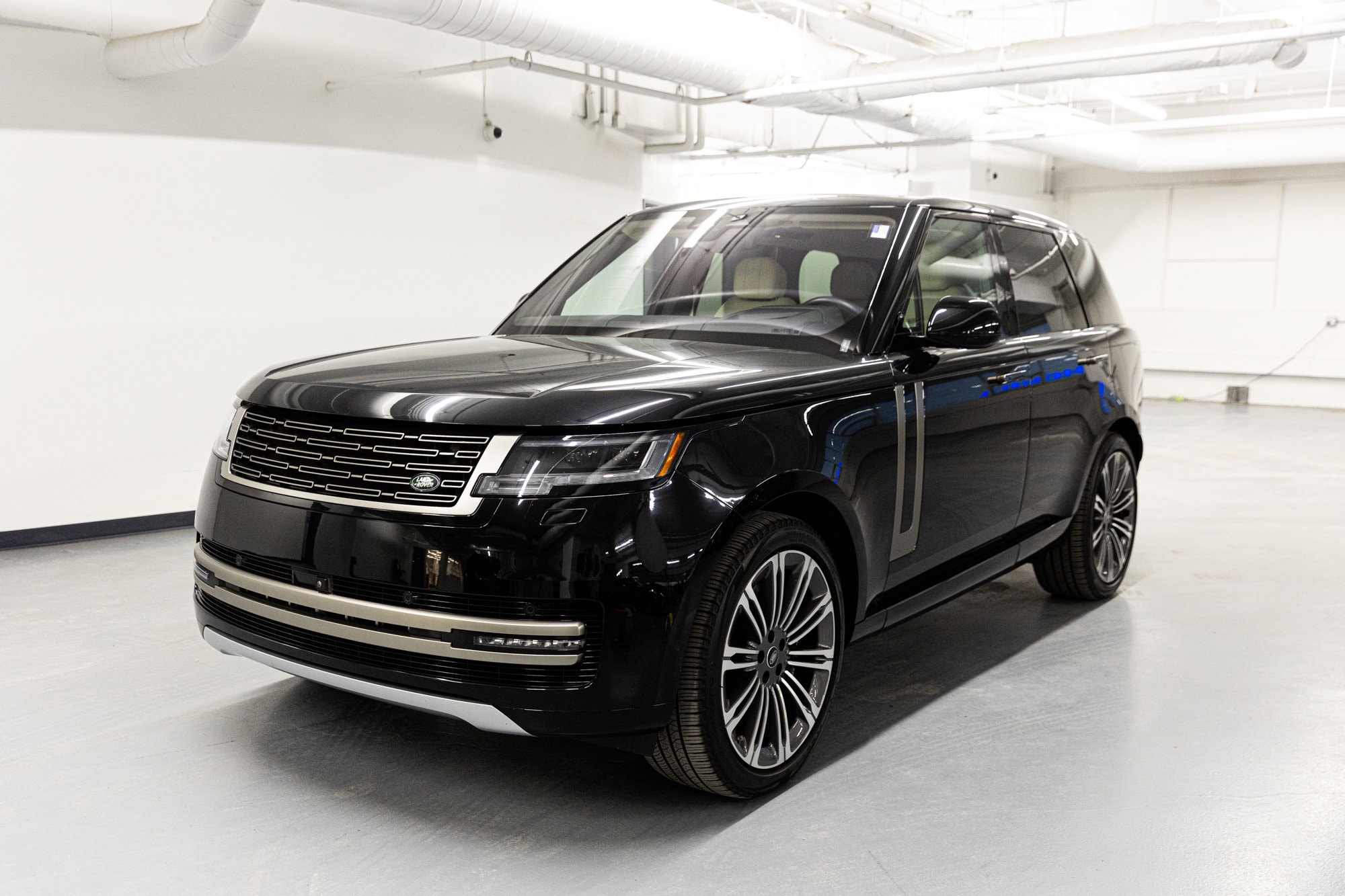 2023 Land Rover Range Rover SE's photo