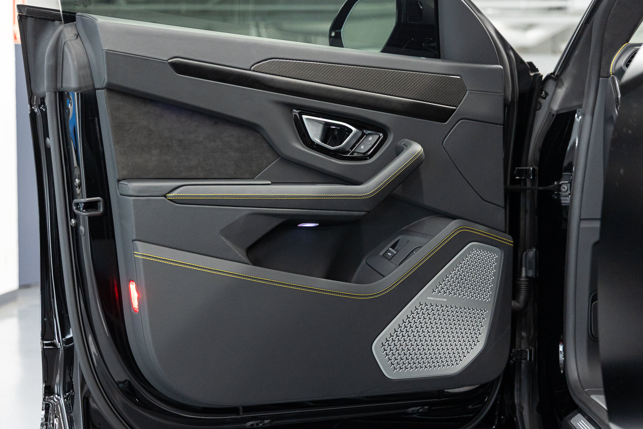 2024 Lamborghini Urus S - Photo 26