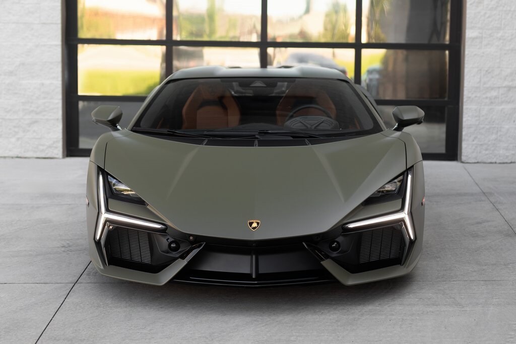 2025 Lamborghini Revuelto photo 2