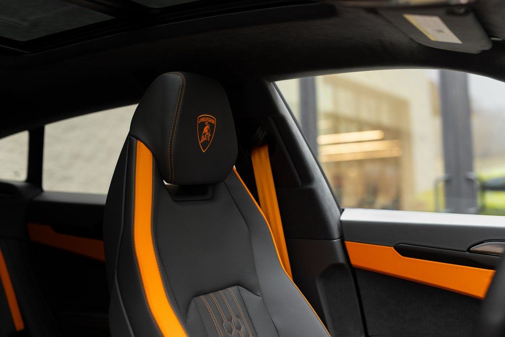 2025 Lamborghini Urus SE - Photo 35