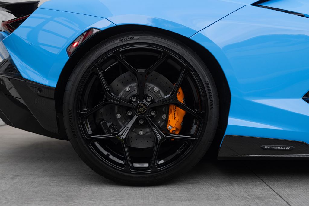 2026 Lamborghini Revuelto Base - Photo 12