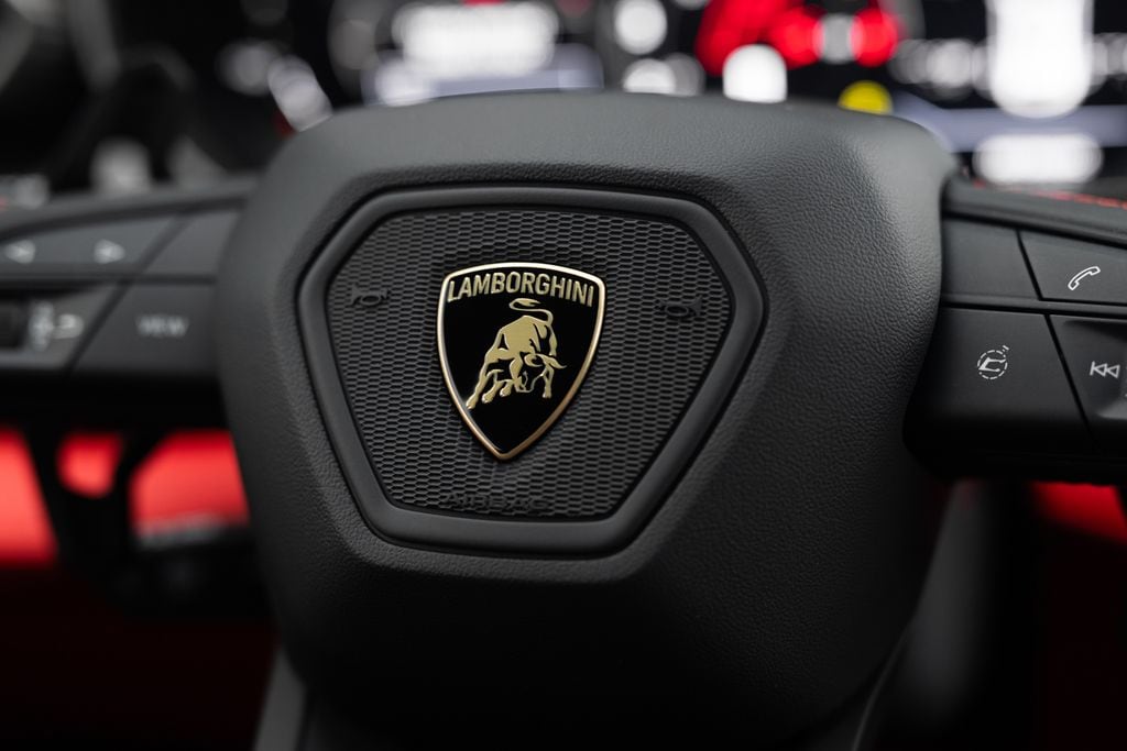 2026 Lamborghini Urus SE - Photo 17