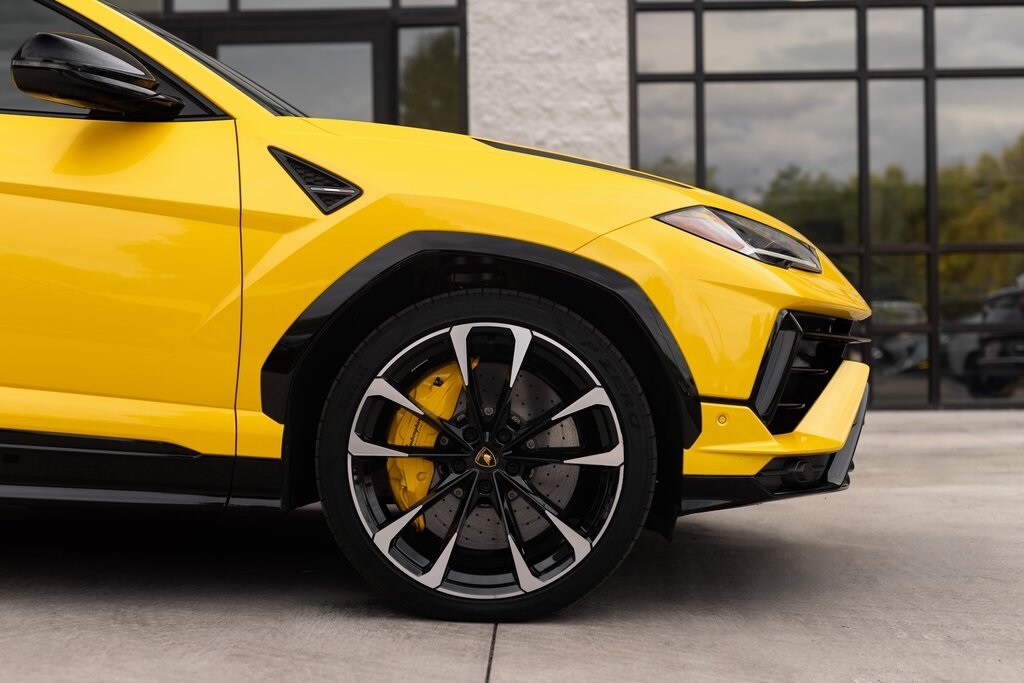 2023 Lamborghini Urus S photo 2