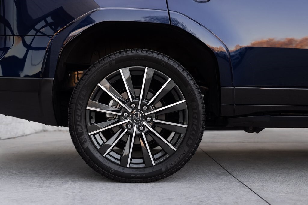 2024 Lexus GX 550 Luxury photo 2