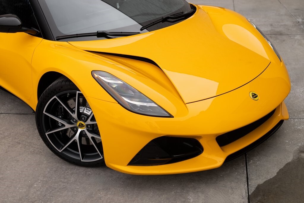 2024 Lotus Emira First Edition photo 3