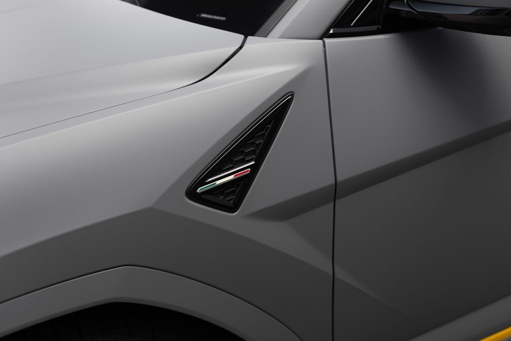 2026 Lamborghini Urus SE - Photo 13