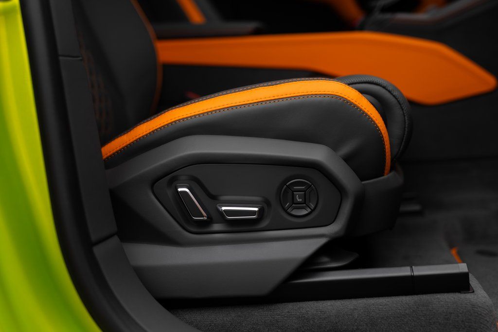 2025 Lamborghini Urus SE - Photo 37