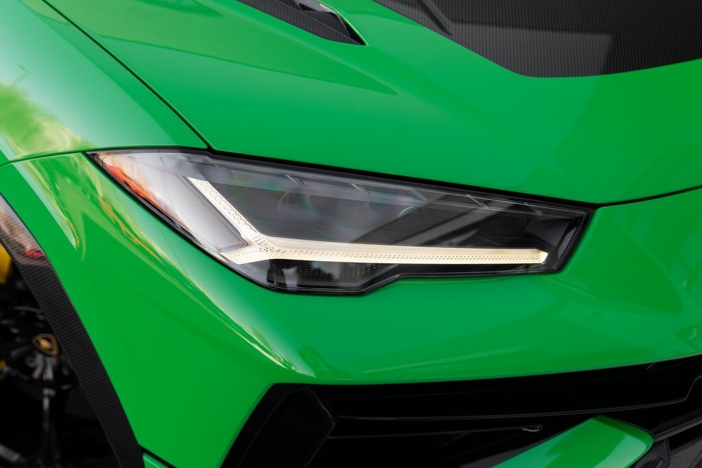 2024 Lamborghini Urus Performante photo 3