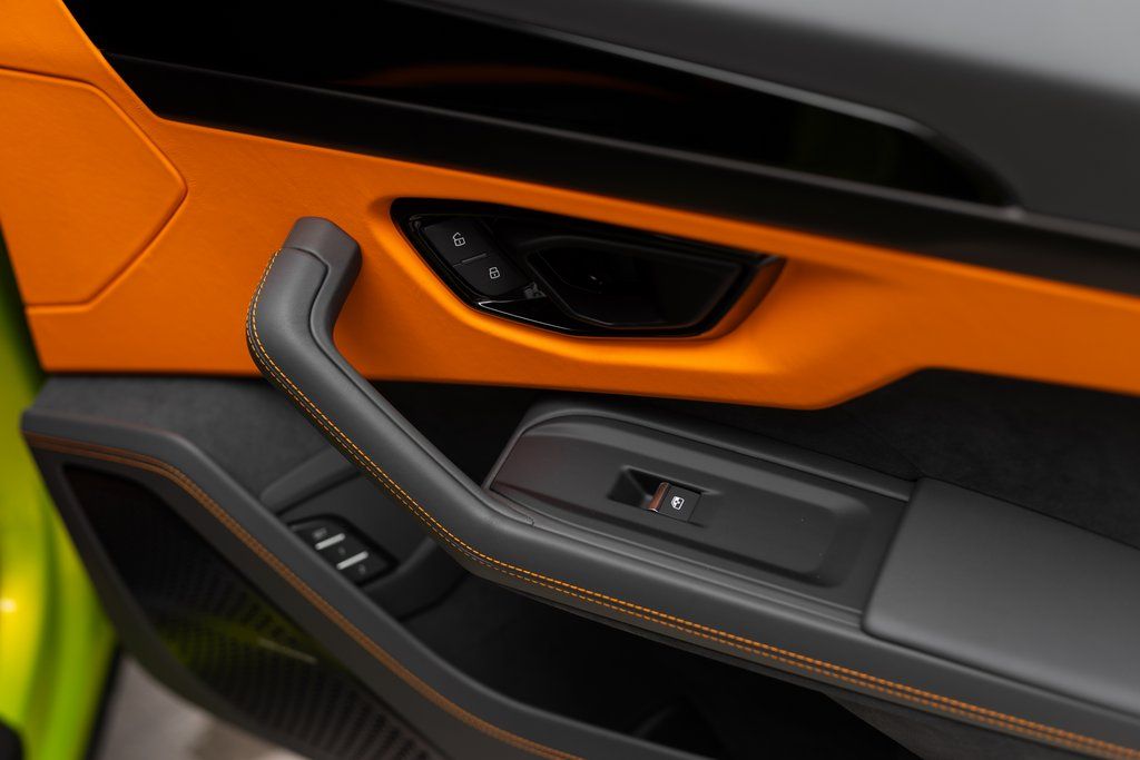 2025 Lamborghini Urus SE - Photo 41