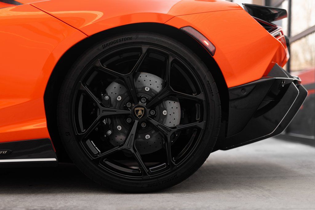 2026 Lamborghini Revuelto Base - Photo 17