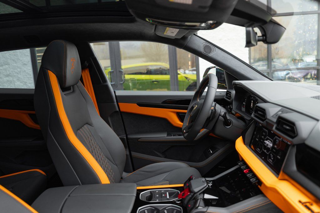 2025 Lamborghini Urus SE - Photo 21