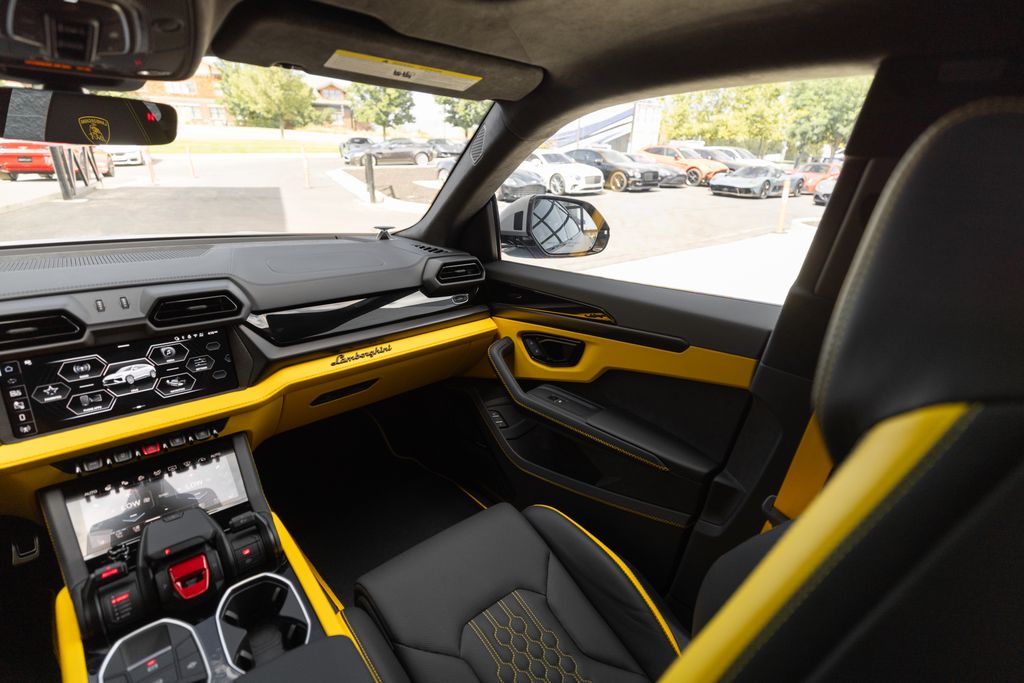 2026 Lamborghini Urus SE - Photo 25