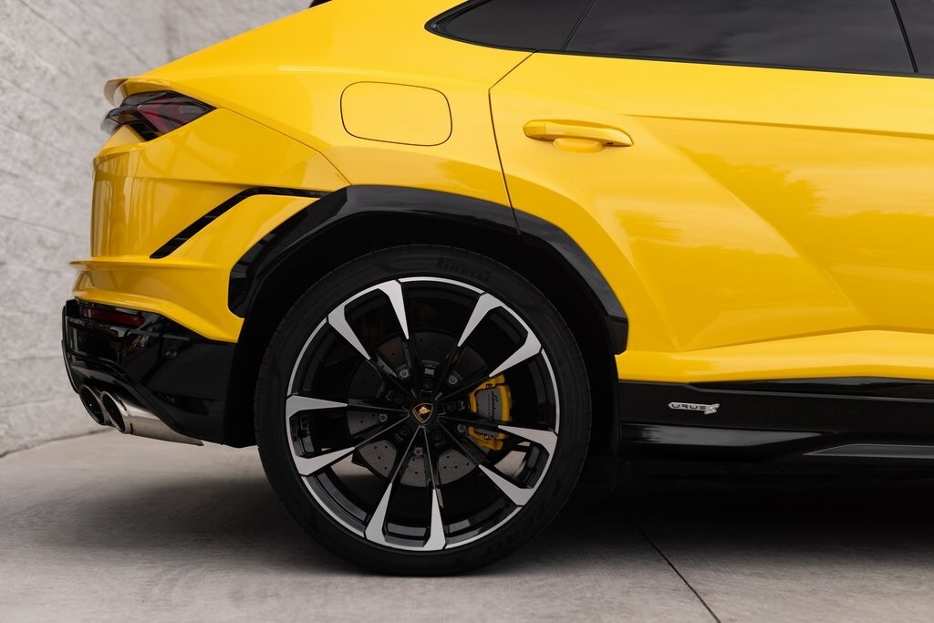 2023 Lamborghini Urus S photo 3