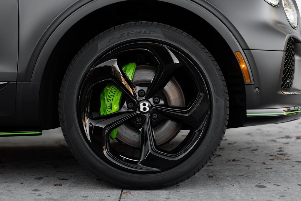 2025 Bentley Bentayga S photo 2