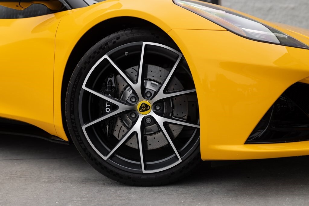 2024 Lotus Emira First Edition photo 2