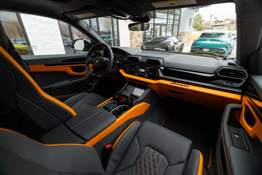 2025 Lamborghini Urus SE - Photo 20