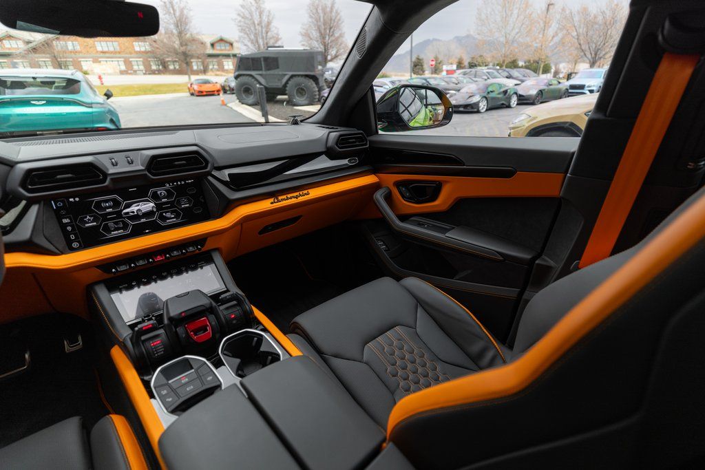 2025 Lamborghini Urus SE - Photo 24