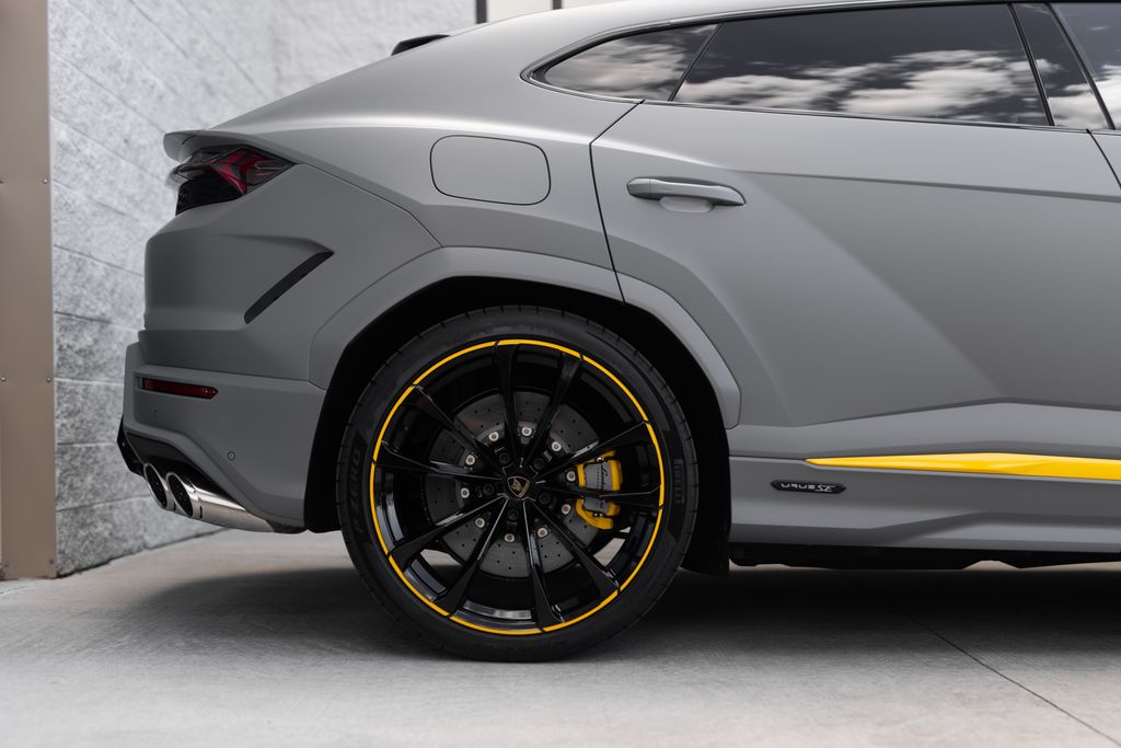 2026 Lamborghini Urus SE - Photo 9