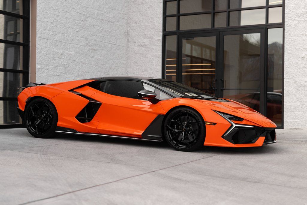2026 Lamborghini Revuelto Base - Photo 18
