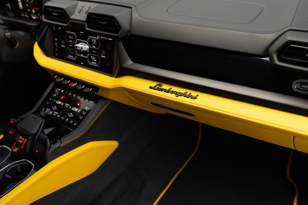 2026 Lamborghini Urus SE - Photo 38