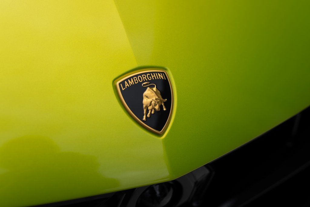 2025 Lamborghini Urus SE - Photo 8