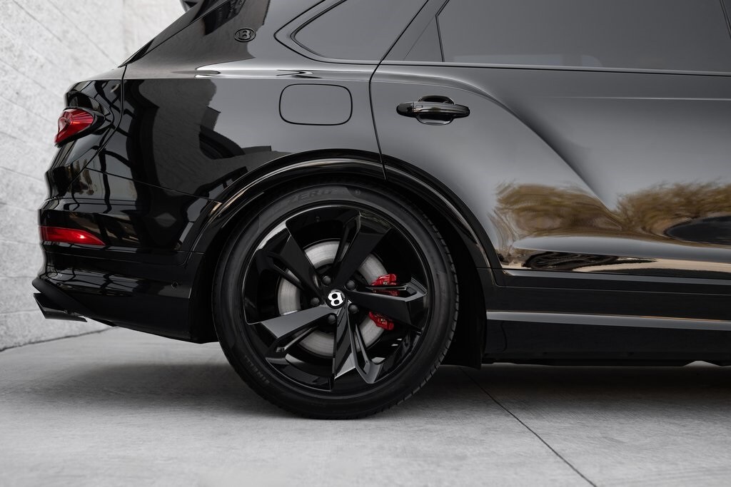 2025 Bentley Bentayga EWB photo 3
