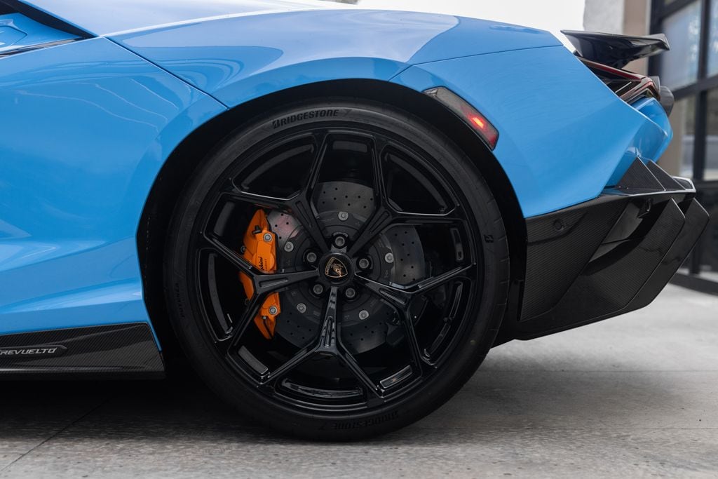 2026 Lamborghini Revuelto Base - Photo 17