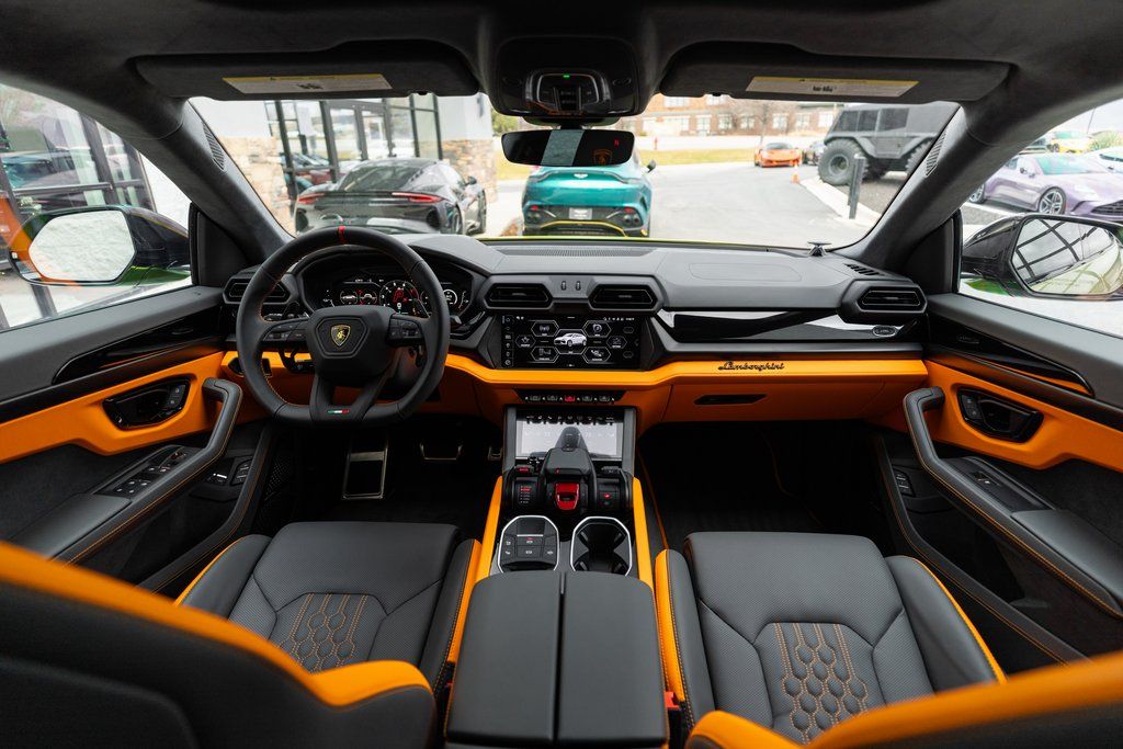 2025 Lamborghini Urus SE - Photo 18