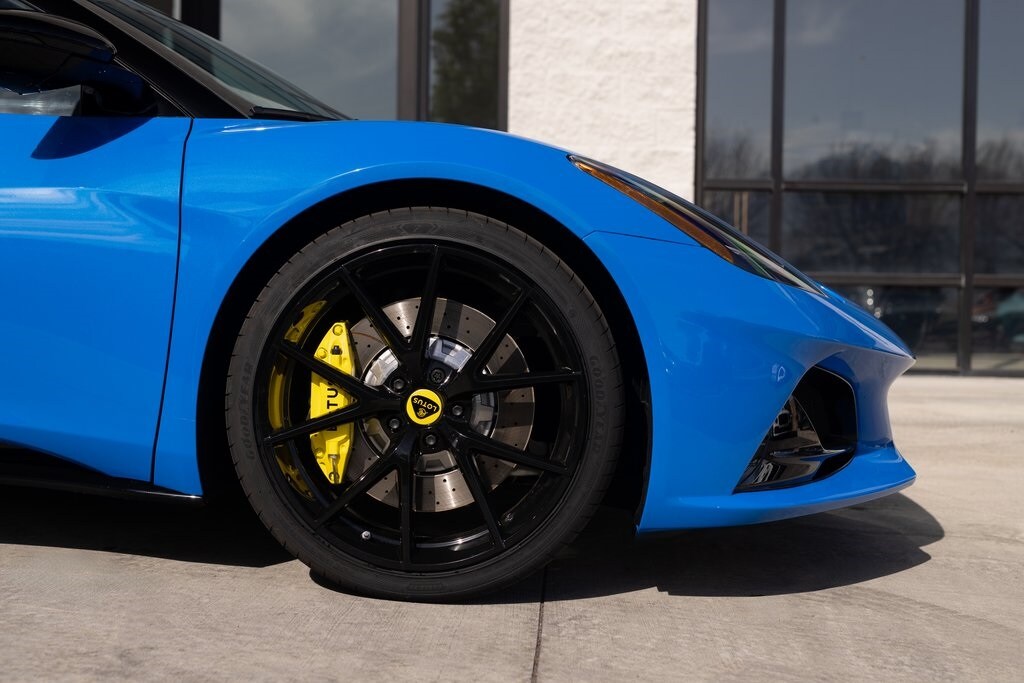 2025 Lotus Emira photo 2