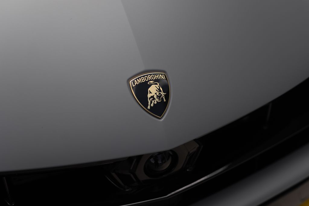 2026 Lamborghini Urus SE - Photo 17