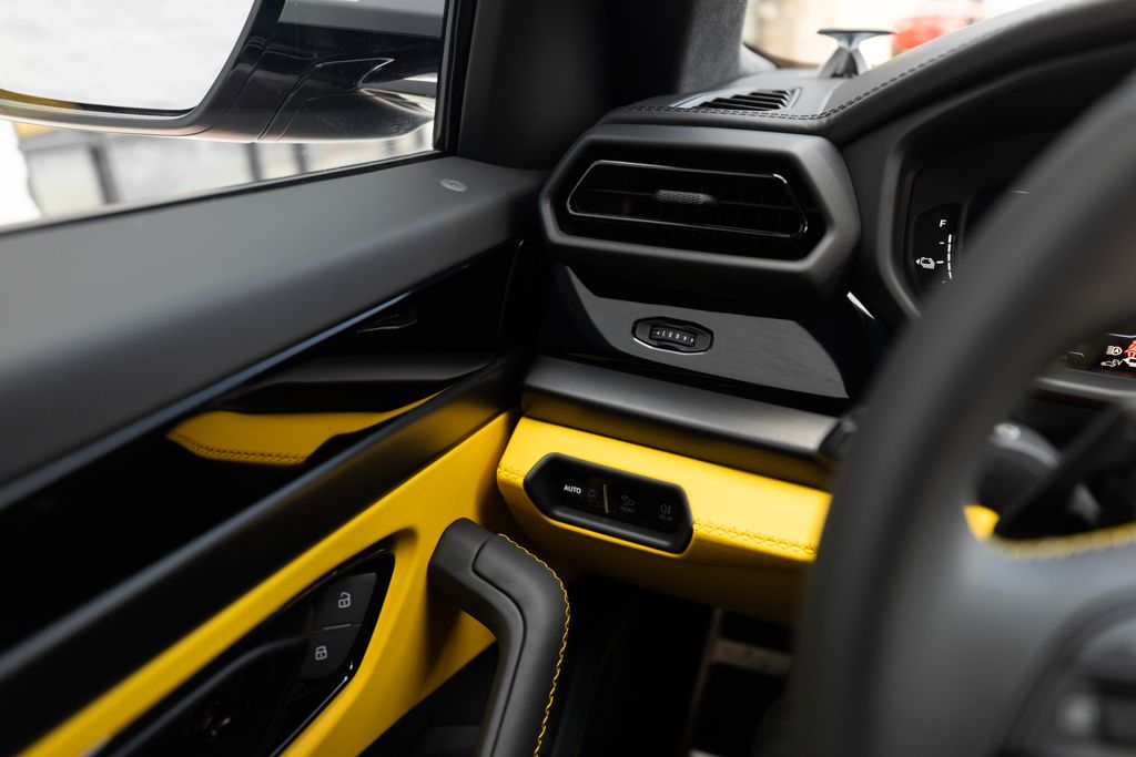 2026 Lamborghini Urus SE - Photo 48