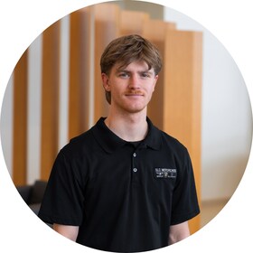 Staff member Crew Elton from 7913706b9ec9