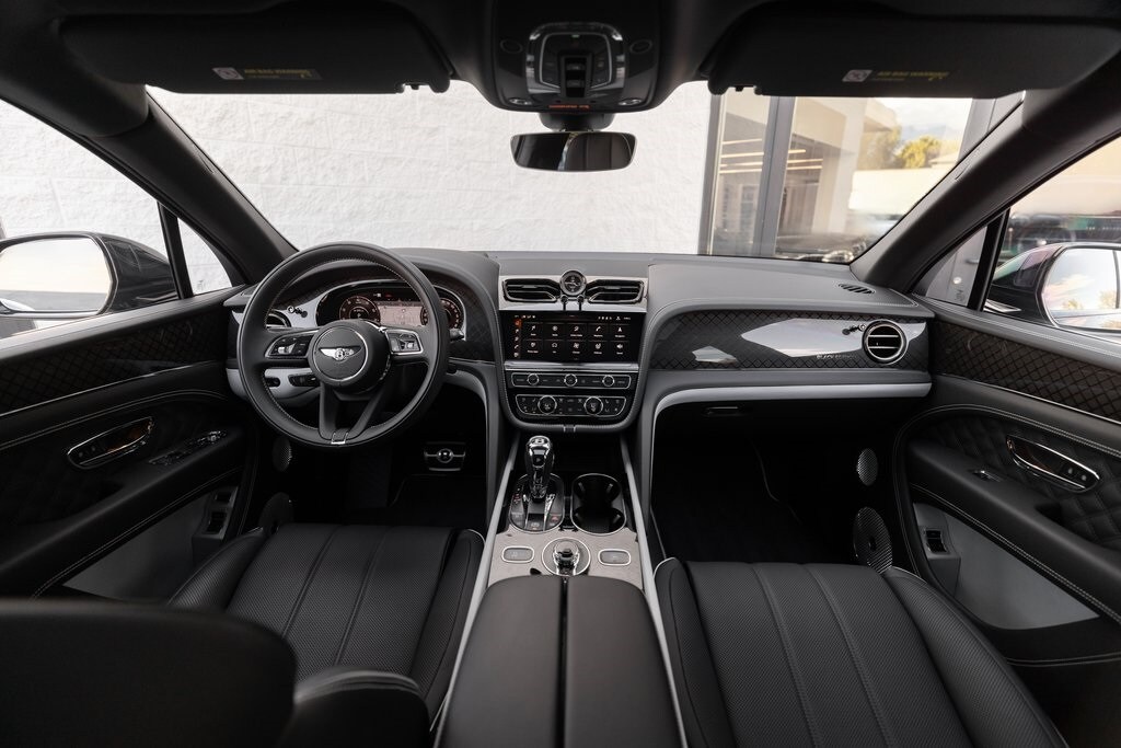 2025 Bentley Bentayga S photo 2