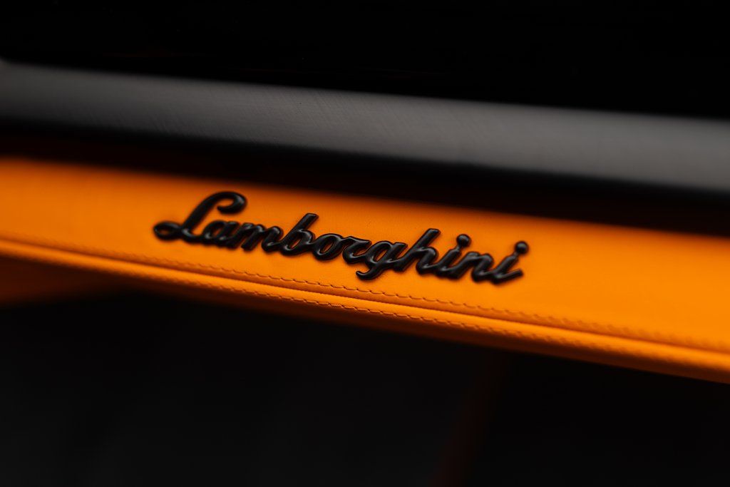 2025 Lamborghini Urus SE - Photo 31